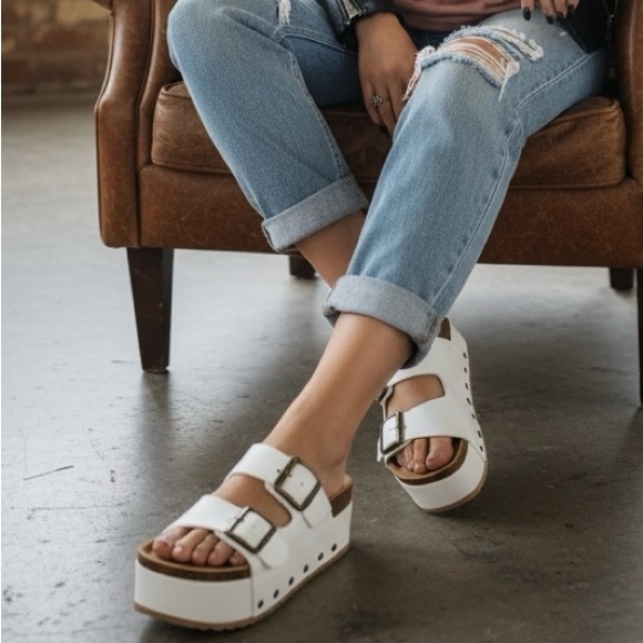 Shoes - NIB White Vegan Leather Double Buckle Platform Sandals